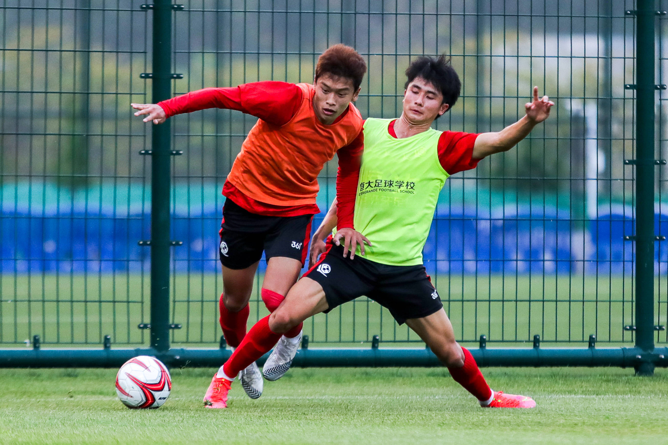 九游体育app-今夜体能课后，广州队更衣室发声备战NBA总决赛，赛场秩序良好，轮换策略成焦点