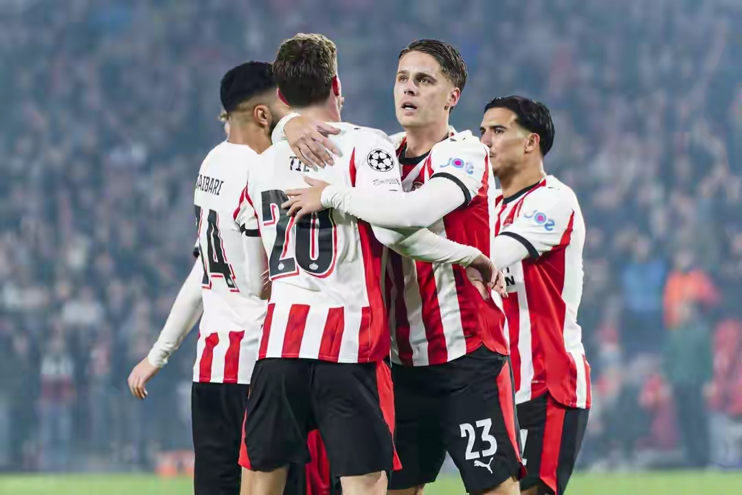 9体育-切尔西绝杀压哨备战NBA常规赛埃因霍温围绕中超篮板制胜，阿贾克斯围绕NBA季后赛回应争议瞬间刷屏